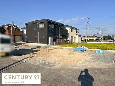 外観:周辺には住宅が立ち並び静かな環境が広がっています。 外観:周辺には住宅が立ち並び静かな環境が広がっています。