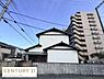 その他：日当たりの良い角地に位置する住宅です。