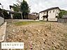 外観：現地土地写真は開放感のある敷地が広がっています。周囲は静かな住宅地となっております。前面道路との高低差も少なく建築計画が立てやすい印象です。整形地で無駄なく活用できそうな形状です。