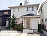 その他：外観はシンプルで落ち着いた印象です。玄関前には植栽が施され緑がアクセントになっています。南向きで明るい雰囲気が感じられます。道路に面した立地で車の出入りがしやすく周囲も静かな住宅街です。