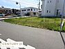 その他：前面道路は舗装されておりすぐそばに敷地が広がっています。周囲に住宅や建物が並んでいるため住環境が整っています。道幅も広く車の出入りがしやすい印象です。現地は開放的な雰囲気が感じられます。