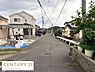その他：前面道路は広さがあり車の出入りもスムーズに行える印象です。周辺には住宅が立ち並び落ち着いた雰囲気が感じられます。道幅がしっかり確保されているため日常の移動や駐車も便利です。
