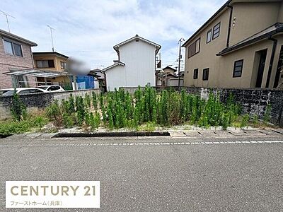 外観：周辺には住宅が立ち並び静かな環境が広がっています。
