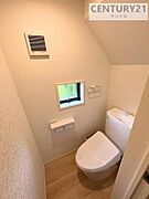 （同仕様写真）落ち着いた雰囲気のトイレ温水洗浄暖房便座でございます(^^♪※色や配置の相違がある場合がございます。