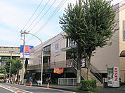 クリエイト横浜六ツ川店まで568m、食品や飲料品も多数取り揃えた便利なドラッグストアです