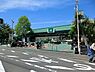周辺：FUJI新桜ケ丘店まで730m、環状2号線沿いにあるスーパーで駐車場も完備しています。夜0時まで営業しています！