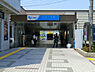 周辺：小田急線「百合ヶ丘」駅まで2296m、駅北側は閑静な住宅街が広がり、駅南側は複数の団地とスーパーがあるため賑わっています。
