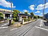 その他：車通りも少なく静かな環境です。車の出し入れもしやすい環境です※AIによる画像加工を行っております。