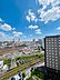 その他：目の前に広がる青空と豊かな緑が魅力的な、開放感ある眺望です！陽当たりや風通しも良好で、心穏やかに過ごせる環境です！