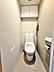 トイレ：【トイレ】上部に収納スペースがあり使いやすいトイレです。