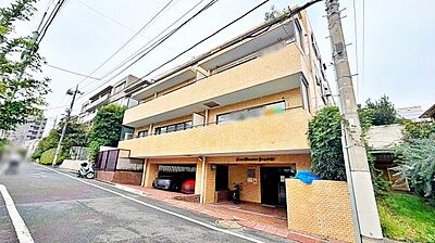 外観：【外観】1981年6月築　鉄筋コンクリート造　4階建（1階部分）