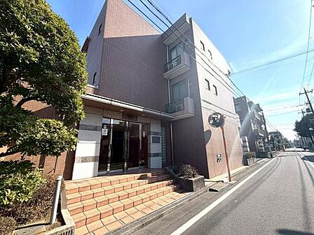 【外観】1999年1月建築、鉄筋コンクリート造3階建て1階部分