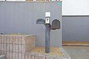 ポストとモニター付きインターホン