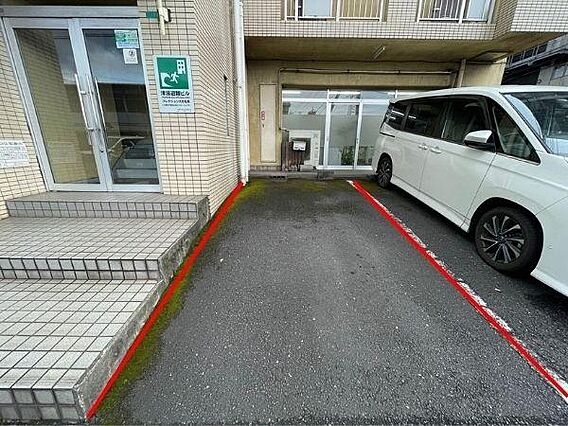 駐車場は2台分...