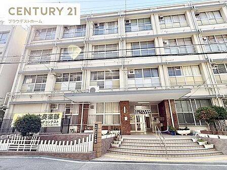 大阪市立蒲生中学校まで855m、教育理念:「自ら学び、考え、正しく判断・行動できる生徒の育成」です。
