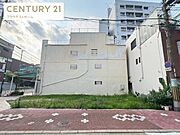 周辺に生活利便施設も揃う、利便性と落ち着きを兼ね備えた土地。理想の住まいづくりに最適です。