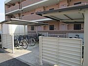 お写真は同物件別棟の参考写真です