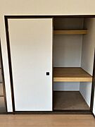 【押入】クローゼットとは違う収納しやすさがありますね。大容量の収納力です！