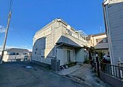 3SLDKの間取りは、家族それぞれの個室をしっかり確保しながら、ライフスタイルに合わせた使い方が可能！大型ショッピングモール徒歩10分圏内と、日々の暮らしの利便性も良好。ぜひお気軽にご相談ください。