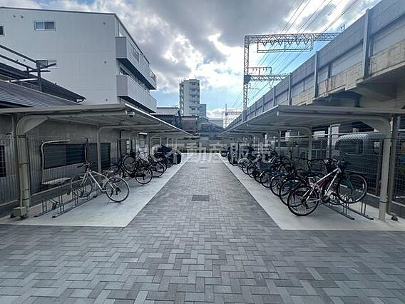 屋根付きの自転...