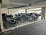 その他：敷地内に自転車置き場が設けられており天候の影響を受けにくい場所に配置されています。複数台の自転車を収容できる広さが確保されていますので安心して利用できます。