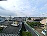 その他：2階洋室から広がる開放感のある眺望が魅力。爽やかな風を感じながら、四季折々の景色が日々の暮らしを彩ります。