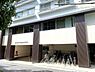 その他：入口付近には駐輪場があります。屋根付きで雨風から守ってくれます。
