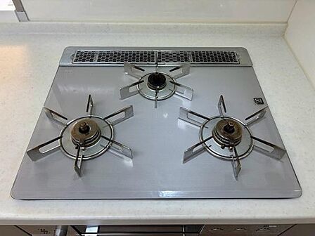 3口コンロで一度にまとめて調理ができます！