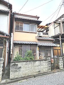外観:木造2階建て! 外観:木造2階建て!