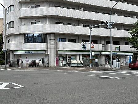 ファミリーマート堀川中立売店まで104m