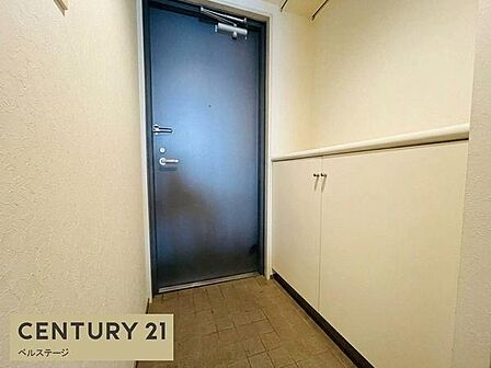温かく迎えてくれる明るい玄関!