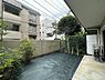 その他：住戸から中庭を眺められる心地よい住環境。建物に囲まれた穏やかな空間で、ゆったりとした時間を過ごせます。