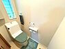 トイレ：トイレの写真です。1階、2階にトイレがあり便利です！