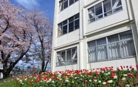 海老名市立海老名中学校まで950m