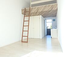 ジュネッセ松が丘 B棟 203号室 2階ワンルームのリビング/ダイニング