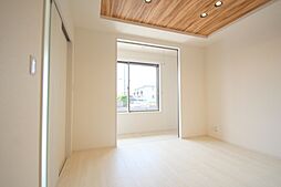 リッツガーデン吉沢 B棟 102号室 1階1LDKのリビング/ダイニング