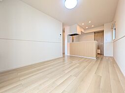 コリーナ ディ ヴェルデ 2 104号室 1階1LDKのリビング/ダイニング