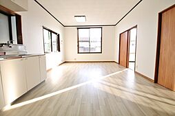 柵町2丁目戸建 6LDKのリビング/ダイニング