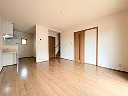 FOLIAR F III 105号室 3LDKのリビング/ダイニング