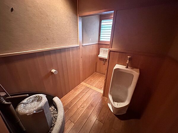 トイレを拡大表示