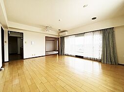 エステ・スクエア武蔵藤沢 4LDKのリビング/ダイニング