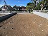 外観：晴れやかな空の下、広がる更地は、自由な発想を育むキャンバス。風が渡る開放感あふれる空間で、理想の暮らしをここから描いてみませんか 