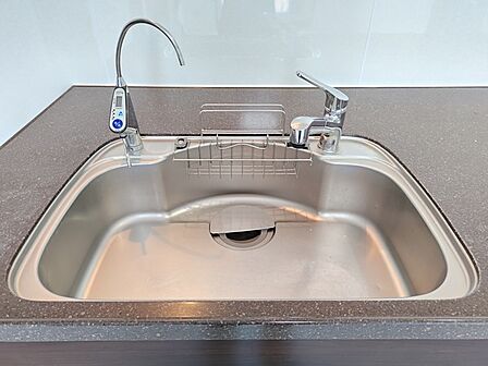 いつでも綺麗なお水が飲める浄水器付きのキッチンシンク。