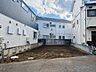 外観：商業施設が徒歩圏内に充実、日々のお買い物も安心な環境です。 