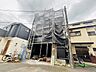 外観：商業施設が徒歩圏内に充実、日々のお買い物も安心な環境です。 