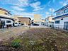 外観：戸建てが立ち並ぶ静かな住宅街。四季折々の移り変わりを感じながら自然と楽しみ、暮らす、そんな毎日を日々の中で感じられる住環境 