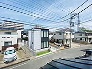 窓から眺める風景は一日の疲れを癒すヒーリングを奏でる、心地の良い時間を演出してくれます。室内も重要ですが、周りの環境もマイホーム選びの大事なポイント 