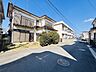 外観：戸建てが立ち並ぶ静かな住宅街。四季折々の移り変わりを感じながら自然と楽しみ、暮らす、そんな毎日を日々の中で感じられる住環境 