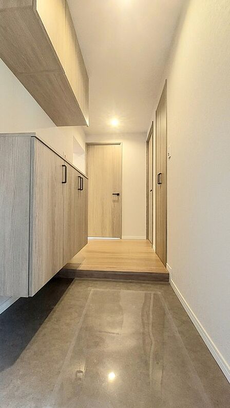 玄関はおうちの顔とも呼ばれる重要な場所!明るくスッキリと見える空間で住まう人を見送り、出迎えてくれます。