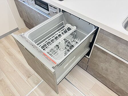家事時間を短縮できる食洗機付き、毎日の負担を減らしてお料理を楽しめる嬉しい設備です。